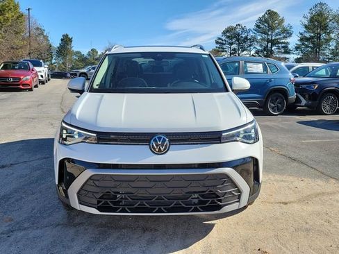 New 2026 Volkswagen Taos SE FWD image 2