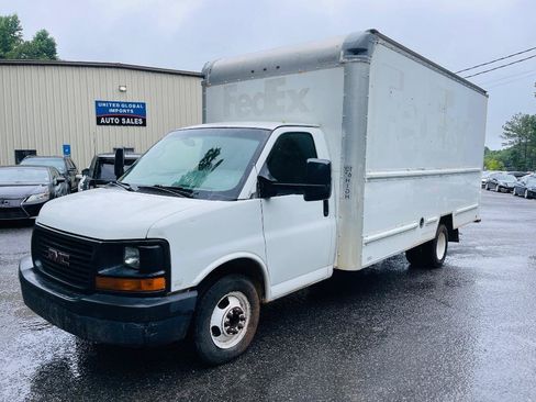 Used 2014 GMC Savana 3500 Extended RWD image 1