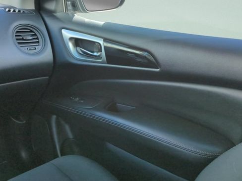 Used 2020 Nissan Pathfinder S FWD image 15
