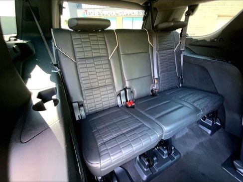 Used 2022 Cadillac Escalade Premium Luxury Platinum AWD/4WD image 25