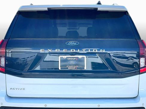 Used 2025 Ford Expedition Active AWD/4WD image 5