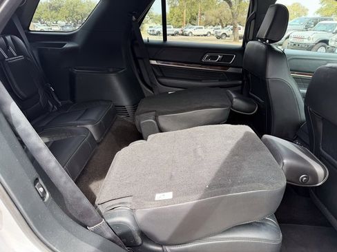 Used 2018 Ford Explorer Platinum image 20
