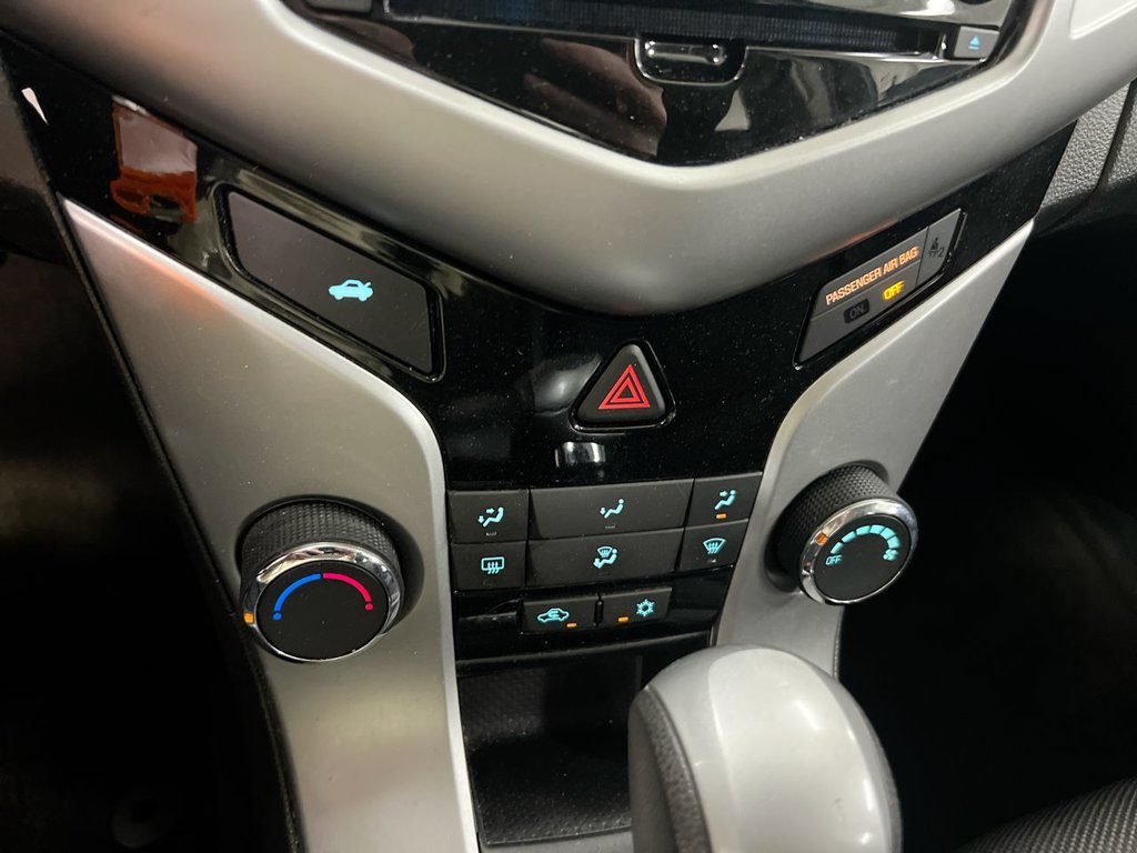 Used 2016 Chevrolet Cruze LT FWD image 15