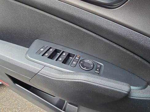 New 2026 Kia Sportage LX FWD image 32