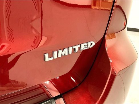 Used 2022 Jeep Grand Cherokee Limited image 40