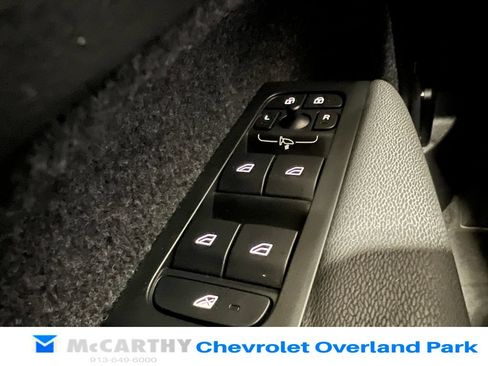 Used 2025 Volvo XC40 B5 Plus AWD/4WD image 16