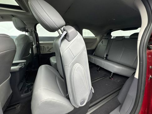 Used 2023 Toyota Sienna XLE AWD/4WD image 51