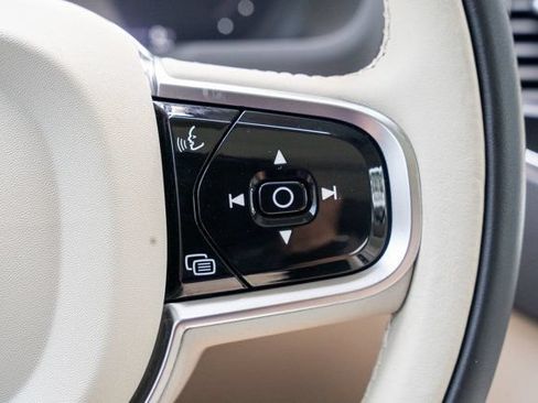 Used 2025 Volvo XC90 T8 Plus w/ Protection Package Premier AWD/4WD image 18