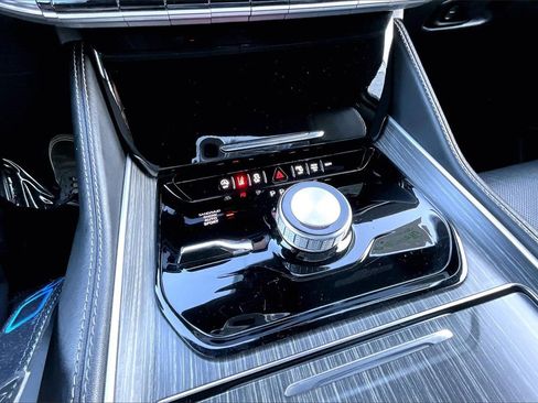 Used 2024 Jeep Wagoneer L Series II w/ Flexible Seating Group image 25