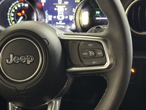 Used 2023 Jeep Wrangler Unlimited Sahara AWD/4WD image 30
