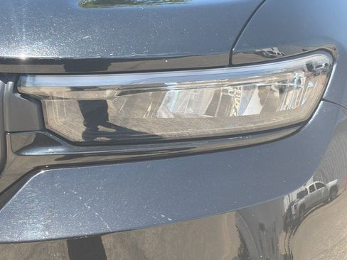 Used 2025 Jeep Grand Cherokee Altitude AWD/4WD image 9