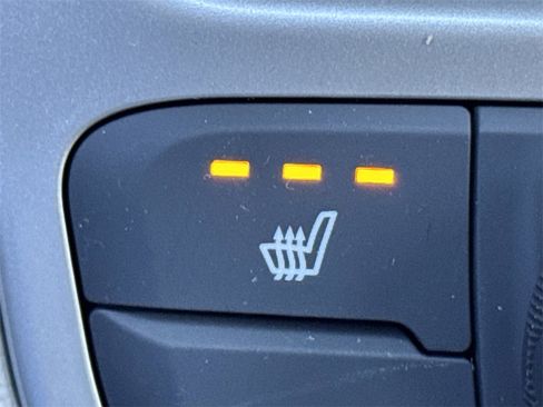 Used 2025 Hyundai Venue Limited image 31