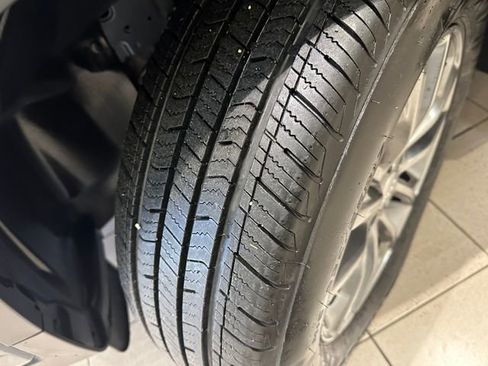 Used 2019 Jeep Cherokee Latitude Plus w/ Cold Weather Group image 24