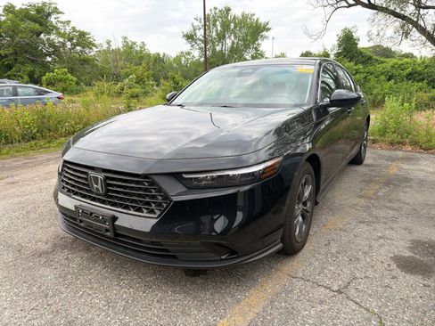 Used 2023 Honda Accord EX image 8