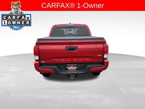 Used 2016 Toyota Tacoma TRD Sport image 4