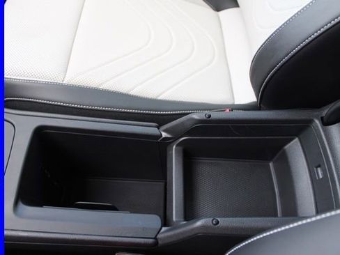 Used 2025 Volkswagen Tiguan SE image 38