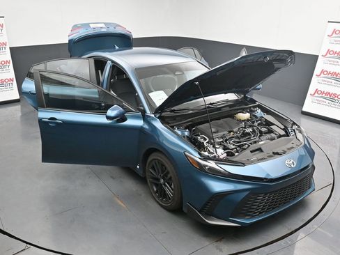 Used 2025 Toyota Camry SE w/ Convenience Package image 25