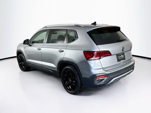 Used 2024 Volkswagen Taos SE FWD image 5