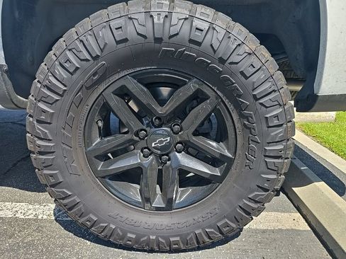 Used 2023 Chevrolet Silverado 1500 LT Trail Boss AWD/4WD image 6