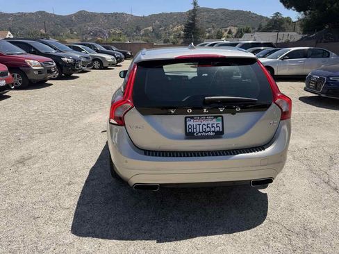 Used 2016 Volvo V60 T5 Platinum FWD image 5
