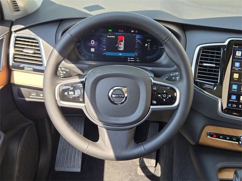 Certified 2025 Volvo XC90 T8 Plus w/ Protection Package Premier image 29