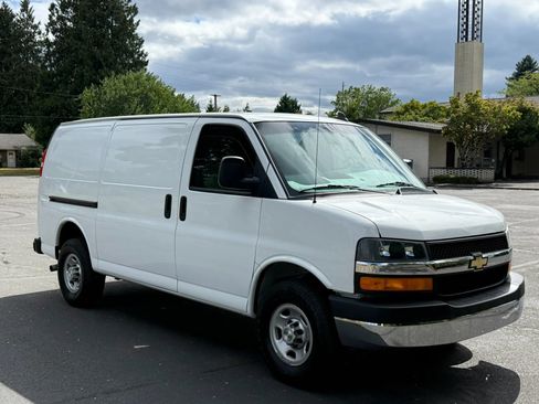 Used 2022 Chevrolet Express 2500 w/ Driver Convenience Package RWD image 8