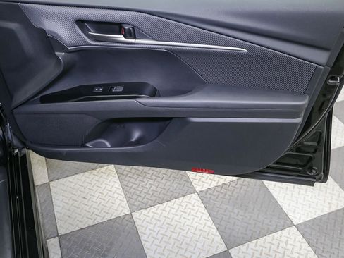 Used 2025 Toyota Camry SE w/ Convenience Package image 20