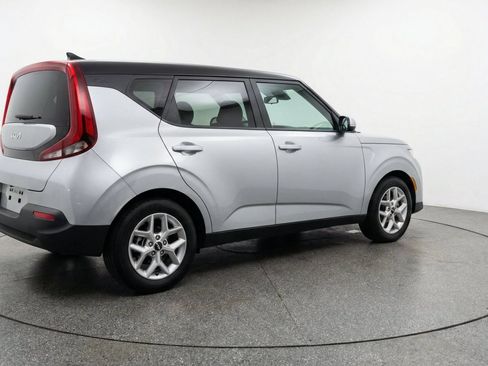 Used 2025 Kia Soul LX w/ LX Technology Package FWD image 10
