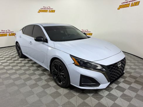 Used 2023 Nissan Altima 2.5 SR FWD image 7