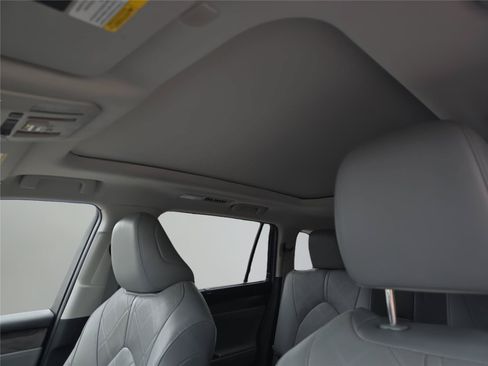 Used 2021 Toyota Highlander Platinum AWD/4WD image 27