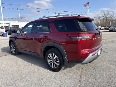 Used 2023 Nissan Pathfinder SL image 3