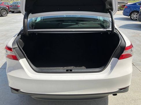 Used 2019 Toyota Camry LE FWD image 11