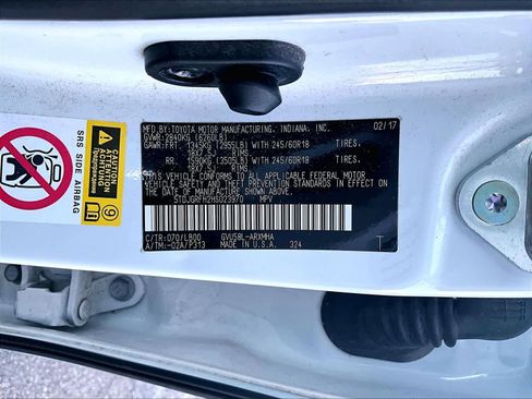 Certified 2017 Toyota Highlander XLE image 6