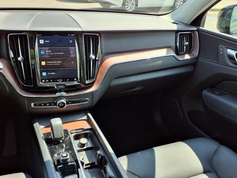 Used 2024 Volvo XC60 B5 Plus image 14