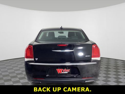 Used 2015 Chrysler 300 Limited image 5
