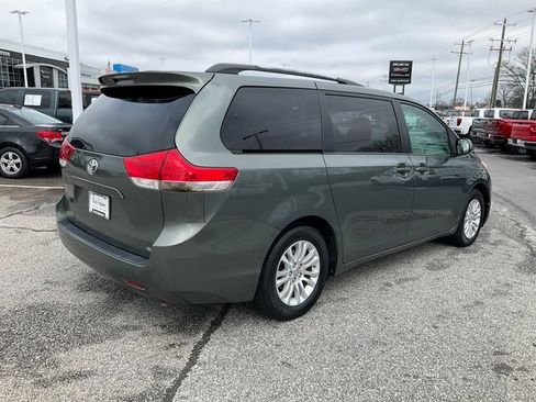 Used 2014 Toyota Sienna XLE image 26