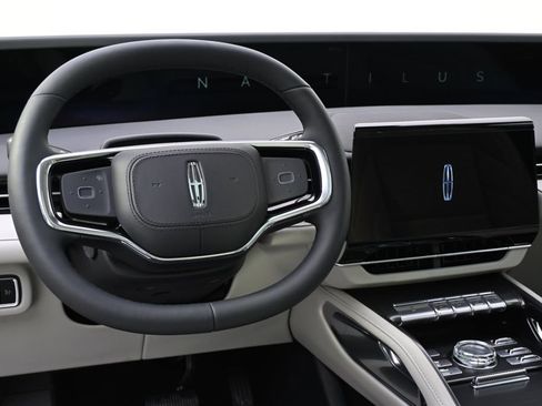 New 2026 Lincoln Nautilus Reserve image 12