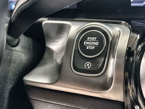 Used 2024 Mercedes-Benz GLB 250 4MATIC image 24
