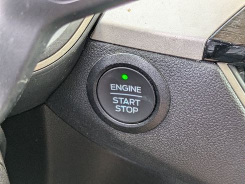 Used 2022 Ford Escape SE image 23