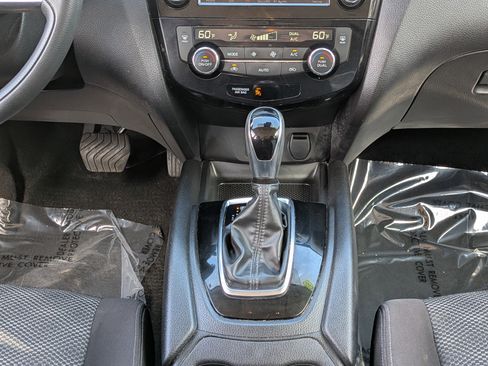 Used 2020 Nissan Rogue Sport SV image 19