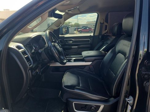 Used 2019 RAM 1500 Laramie AWD/4WD image 12