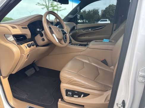 Used 2019 Cadillac Escalade Platinum image 10
