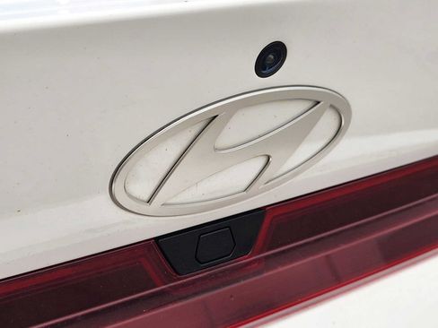 Used 2024 Hyundai Elantra SEL FWD image 11