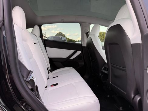 Used 2021 Tesla Model Y Long Range AWD/4WD image 20