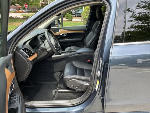 Used 2021 Volvo XC90 T6 Momentum w/ Advanced Package AWD/4WD image 16