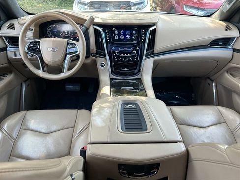 Used 2018 Cadillac Escalade Platinum image 10
