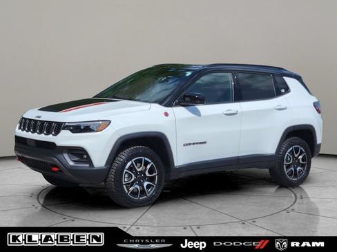 Certified 2025 Jeep Compass Trailhawk w/ Trailhawk Elite Group AWD/4WD image 1