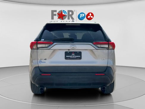 Used 2021 Toyota RAV4 LE image 4