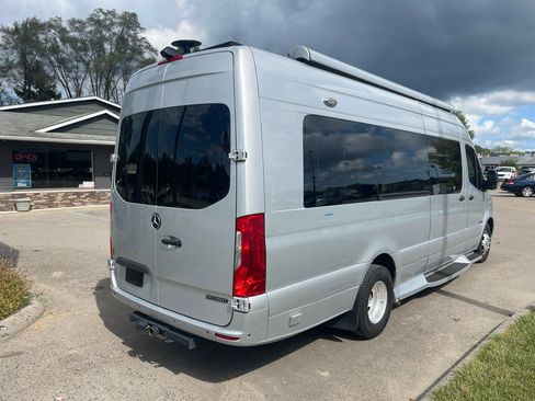 Used 2021 Mercedes-Benz Sprinter 3500 image 5