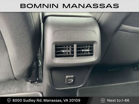 Used 2023 Chevrolet Equinox LT image 13